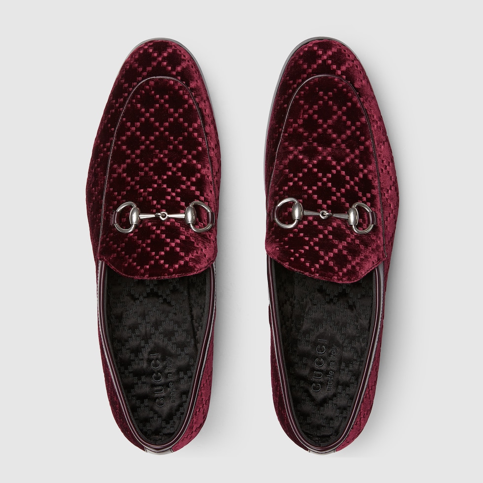饰马衔扣男士乐福鞋 in 深酒红色天鹅绒 | GUCCI® DE