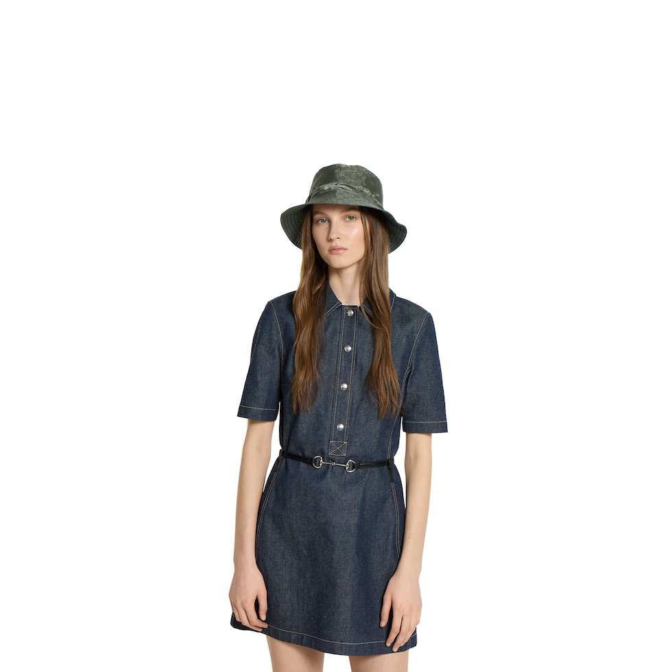 ハット Gucci REVERSIBLE GG NYLON BUCKET HAT Nylon bucket hat with Gucci logo in black | GUCCI® US