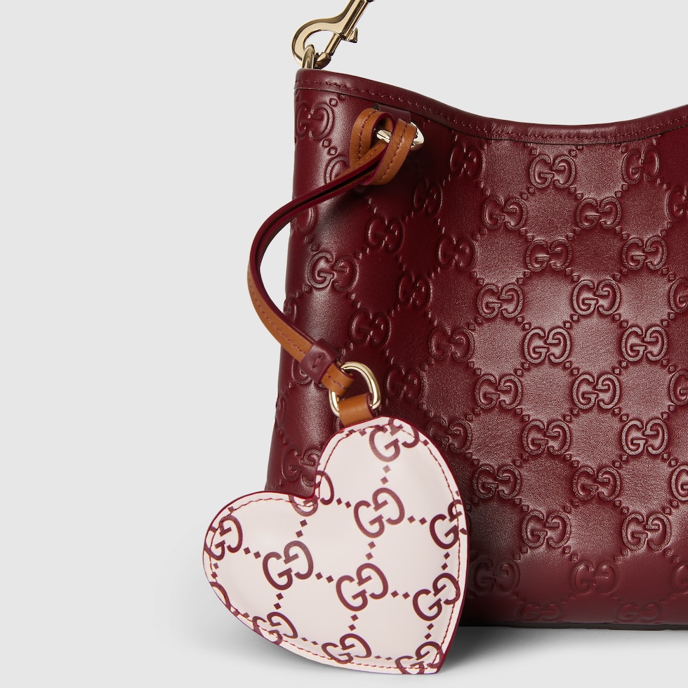 2日間限定で値下げします！新品未使用　GUCCI ハート型キーホルダー ピンク ハート シェイプ バッグ チャームピンクGGエンボス レザー