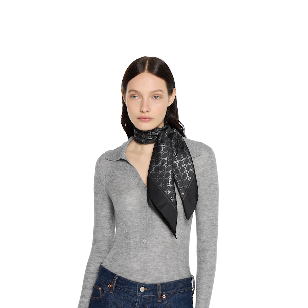 Laminated printed silk twill carré in black | GUCCI® US