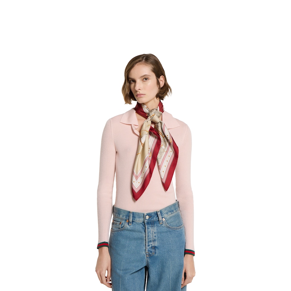 Printed silk carré in bordeaux and pink | GUCCI® CA