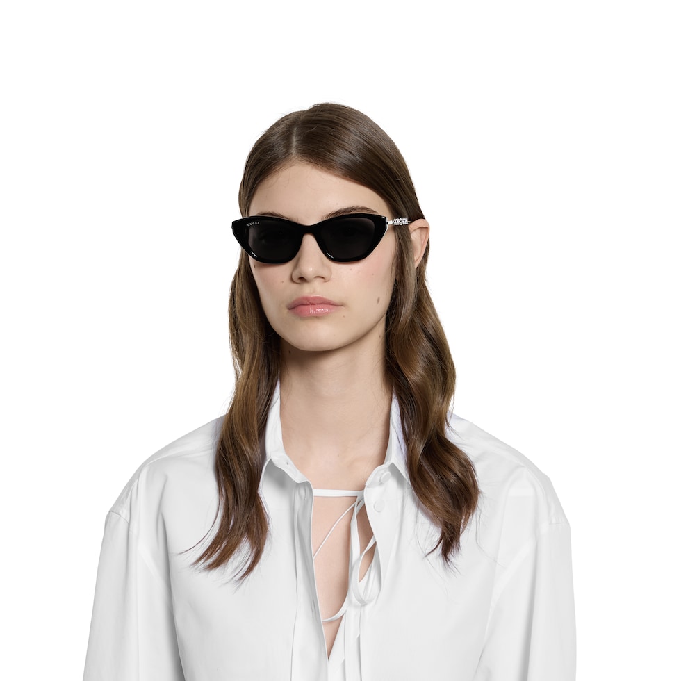 Charlotte♡ Cat-eye frame sunglasses in black acetate | GUCCI® US