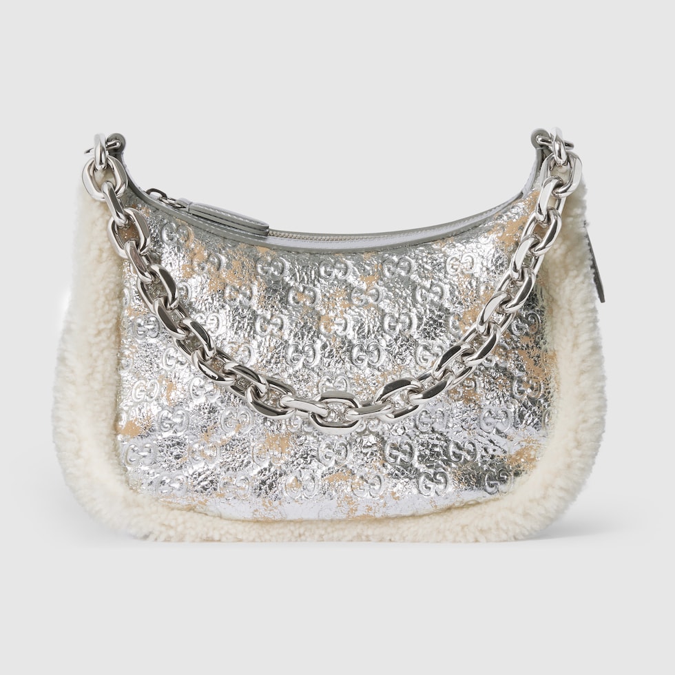 GGエンブレム〕ミディアム ショルダーバッグ ・シルバー テクスチャー