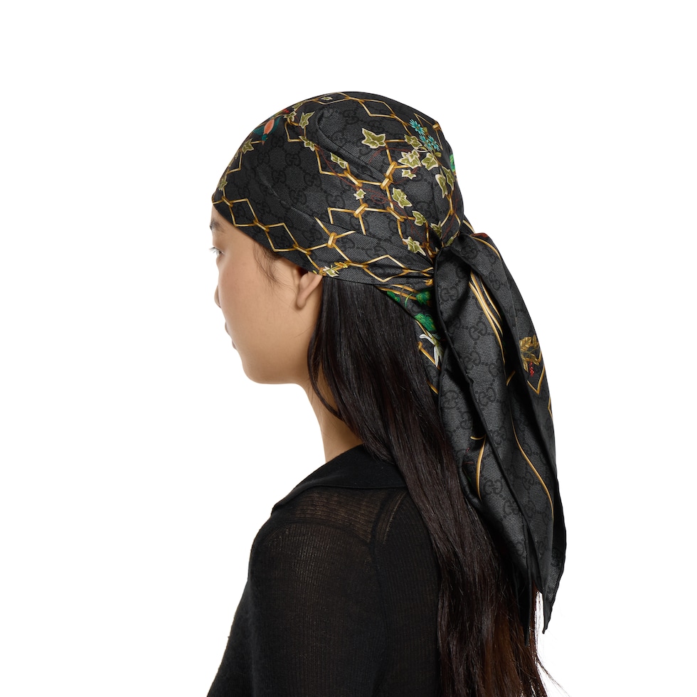 グッチのスカーフ Printed silk twill carré in black | GUCCI® US
