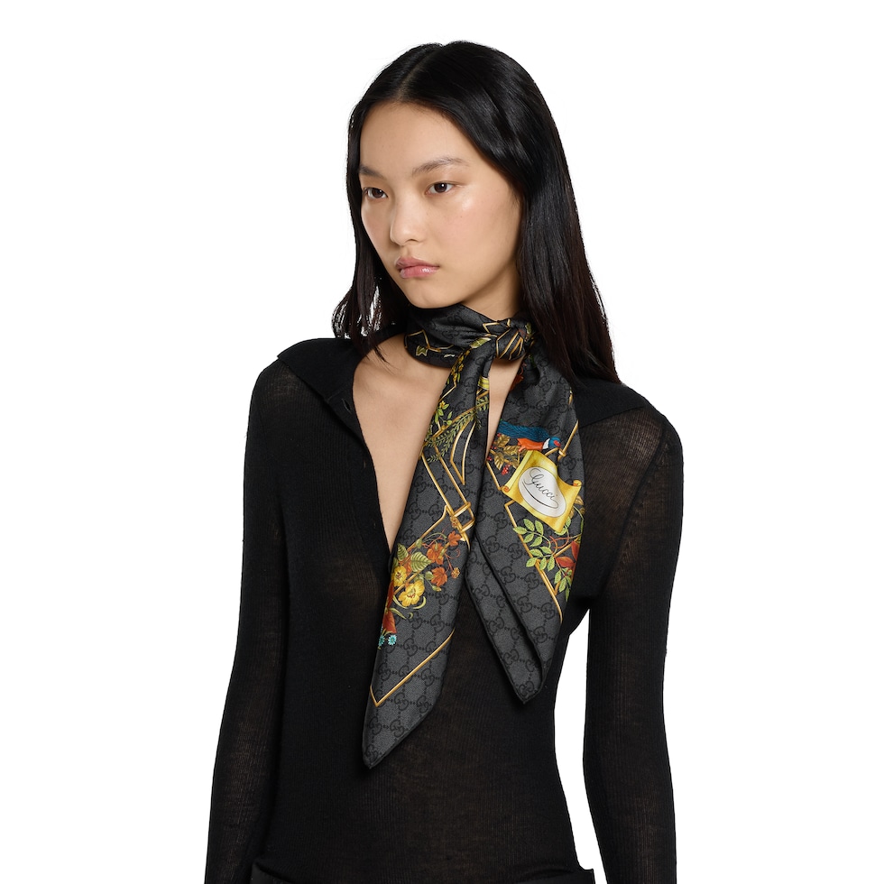 Printed silk twill carré in black | GUCCI® US