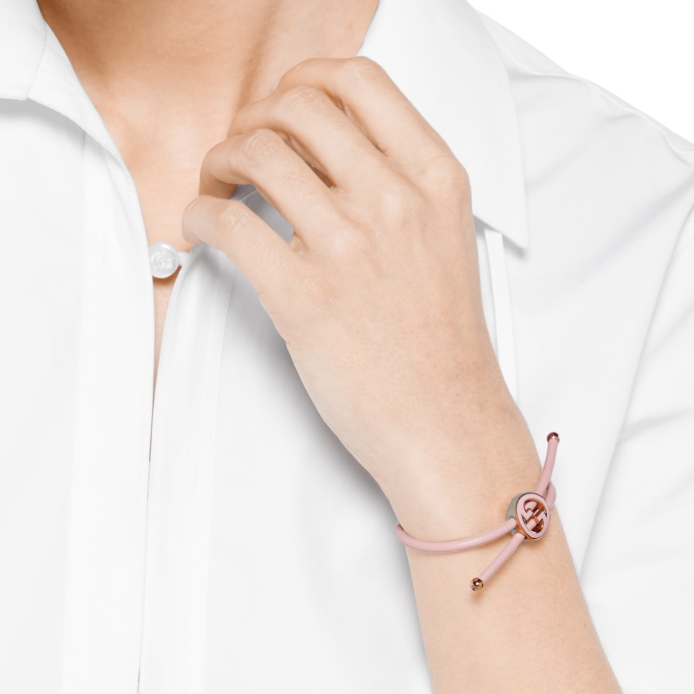 GUCCI 　グッチ　インターロッキングG　ライトピンクレザー　ブレスレット ラッカーフィニッシュ ラウンド インターロッキングG ブレスレット