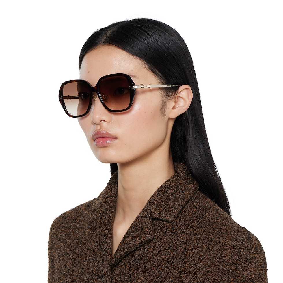 Specialized fit sunglasses in dark brown tortoiseshell | GUCCI® US