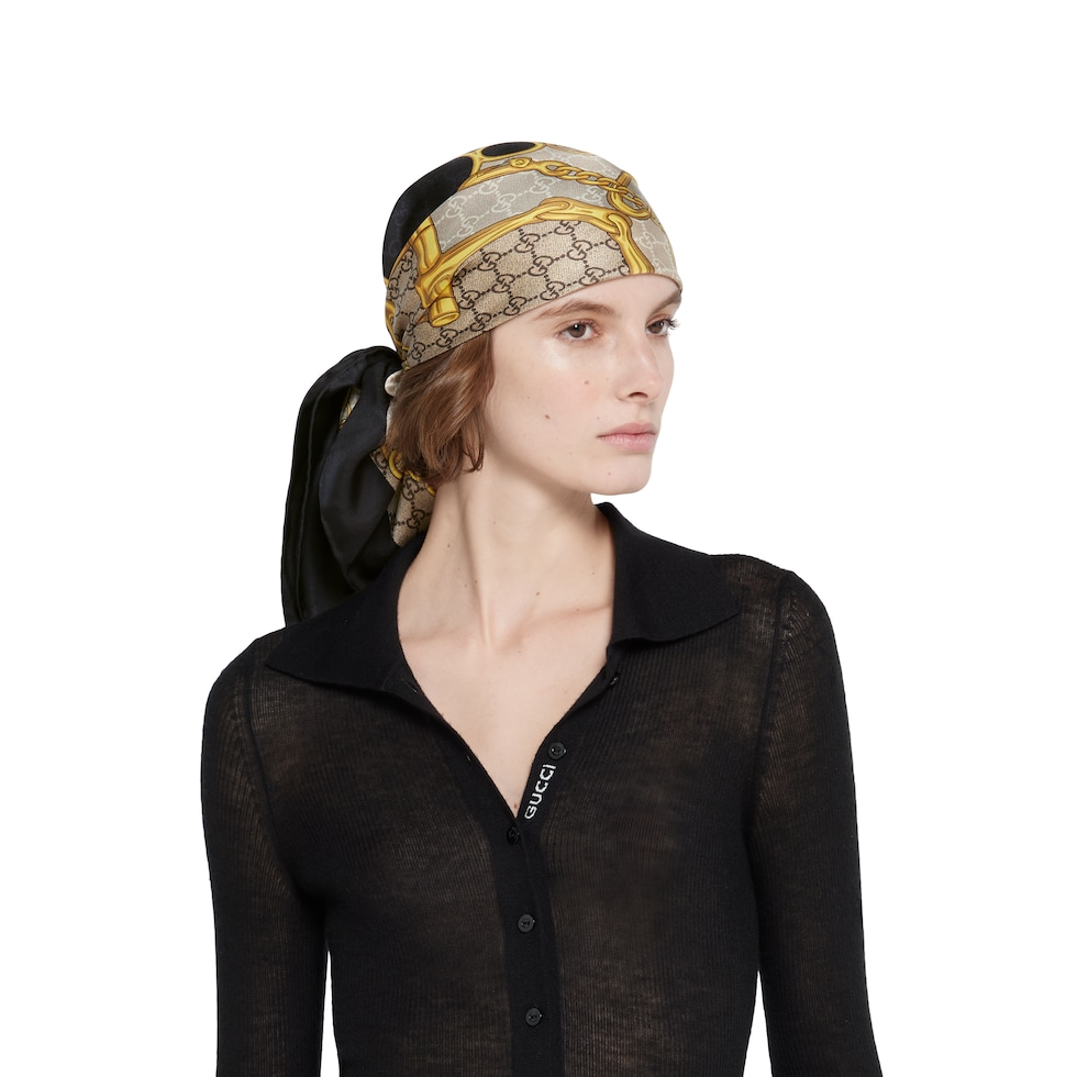 Printed silk twill carré in black and beige | GUCCI® US