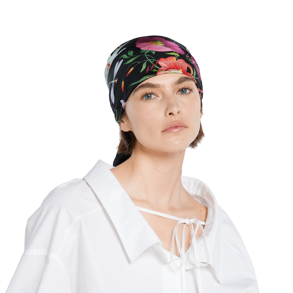 フローラ プリント シルクツイル スカーフ ・ブラック | GUCCI公式