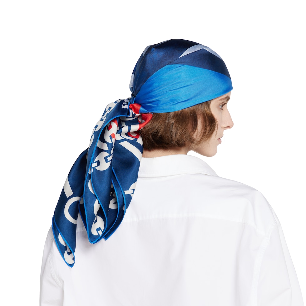 90 x 90 project printed silk carré in blue | GUCCI® US