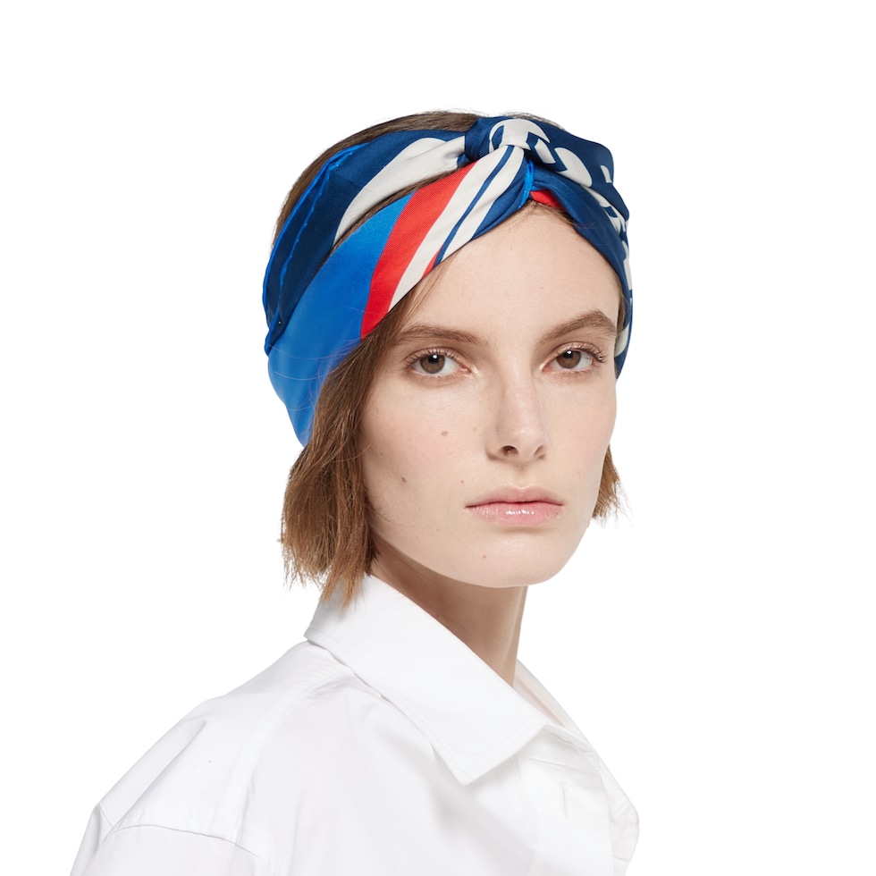 90 x 90 project printed silk carré in blue | GUCCI® US