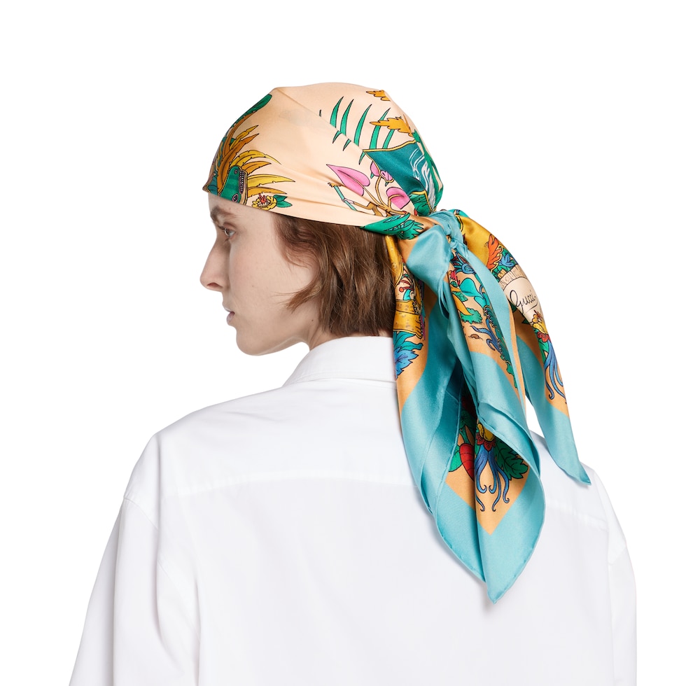 GUCCI　グッチ　スカーフ　90センチ正方形　新品未使用 GUCCI グッチ スカーフ 90センチ正方形 新品未使用 90 x 90