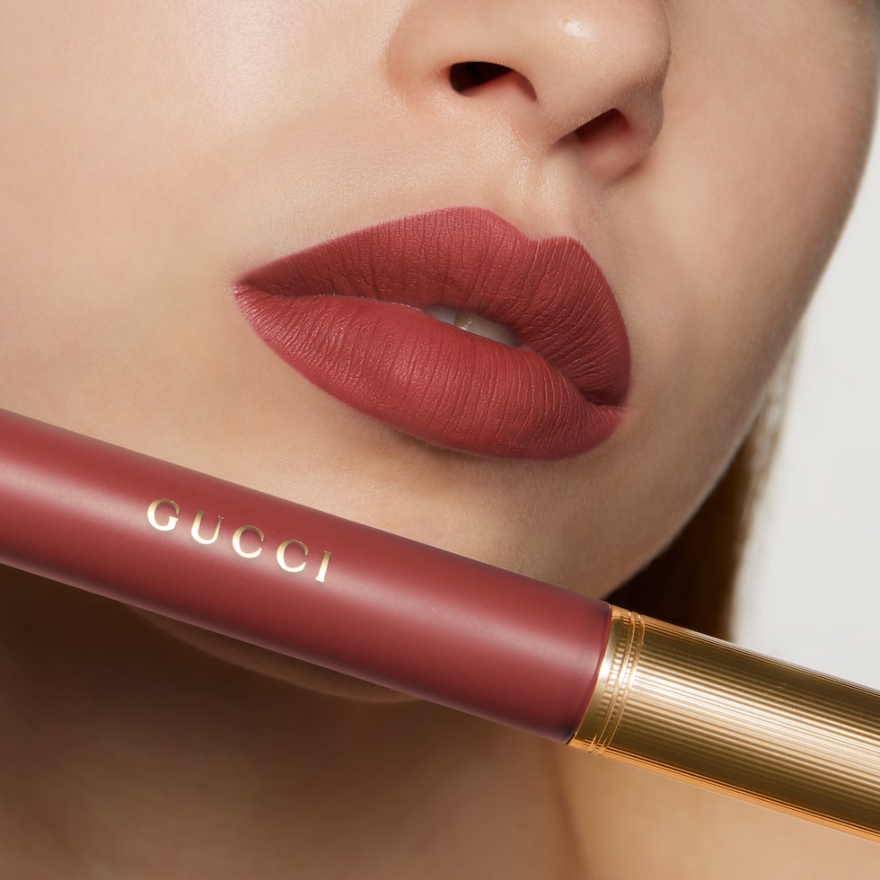 521 ネリー チェリー、グッチ ルージュ ア レーヴル リキッド マット