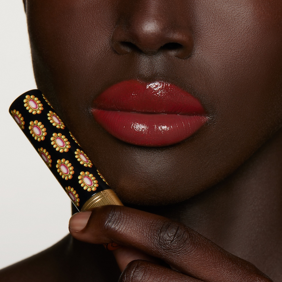 517 Abbie Maroon Red, Rouge De Beauté Brillant in 517 Abbie Maroon