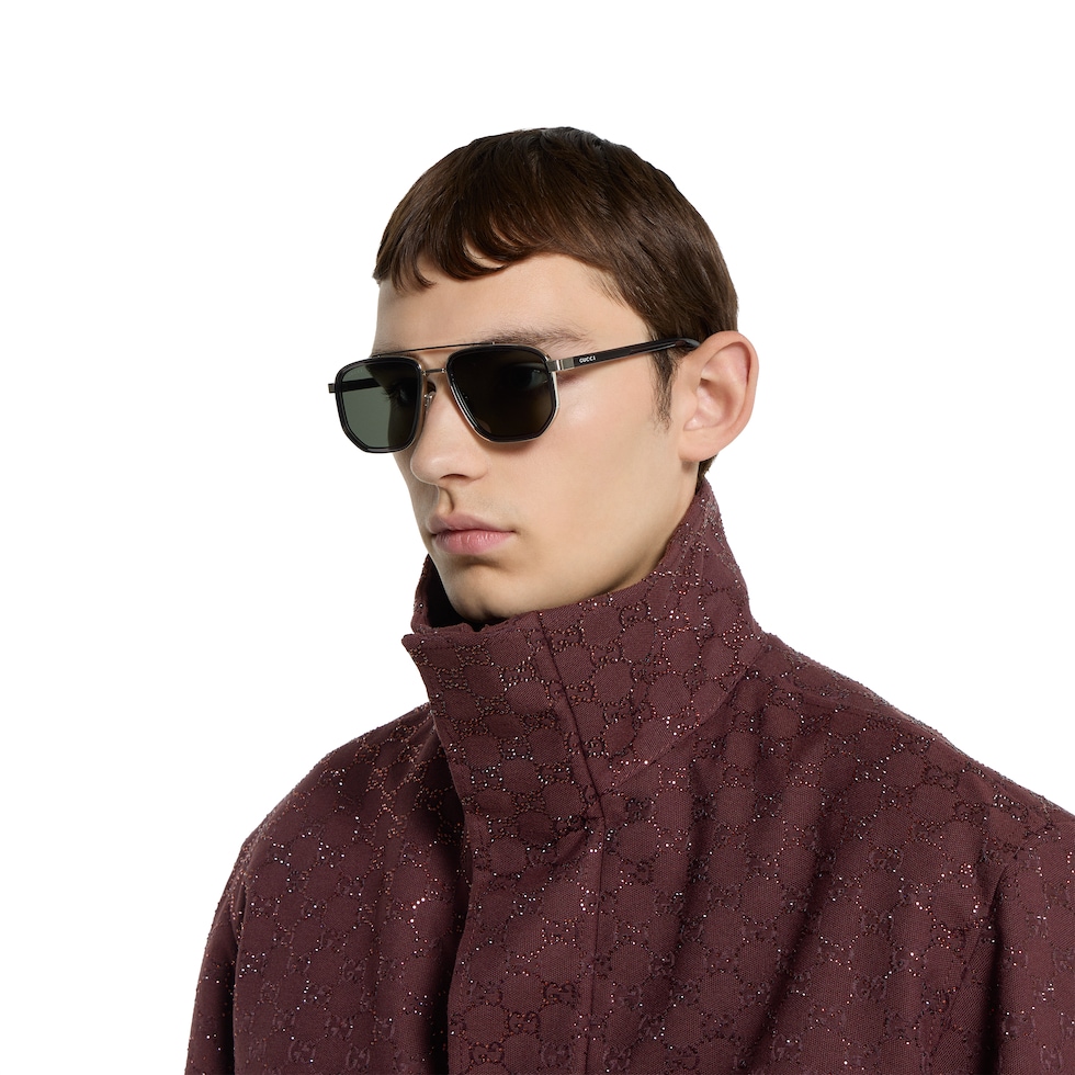 Navigator frame sunglasses in grey and silver | GUCCI® US
