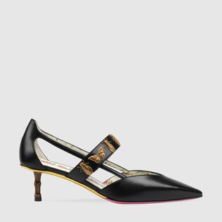 Leather pump with insects studs 