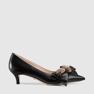 Leather mid-heel pump with bow