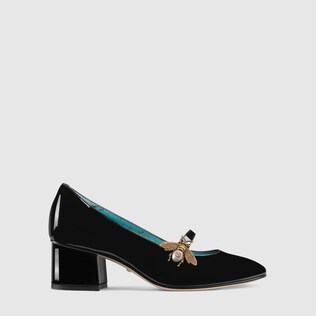 Patent leather mid-heel pump with bee