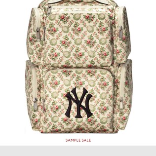 Large backpack with NY Yankees™ patch 