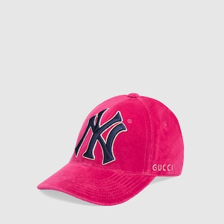 Baseball hat with NY Yankees™ patch