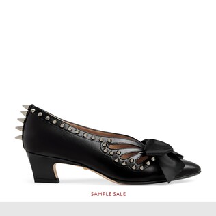 Leather pump with spikes