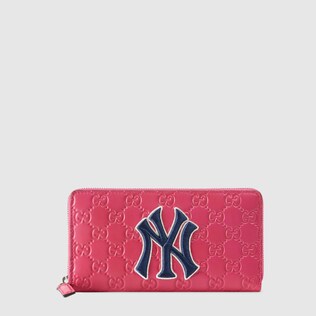 Zip around wallet with NY Yankees™ patch