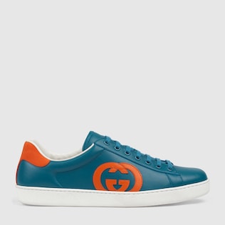 scarpe con lo stemma del gallo