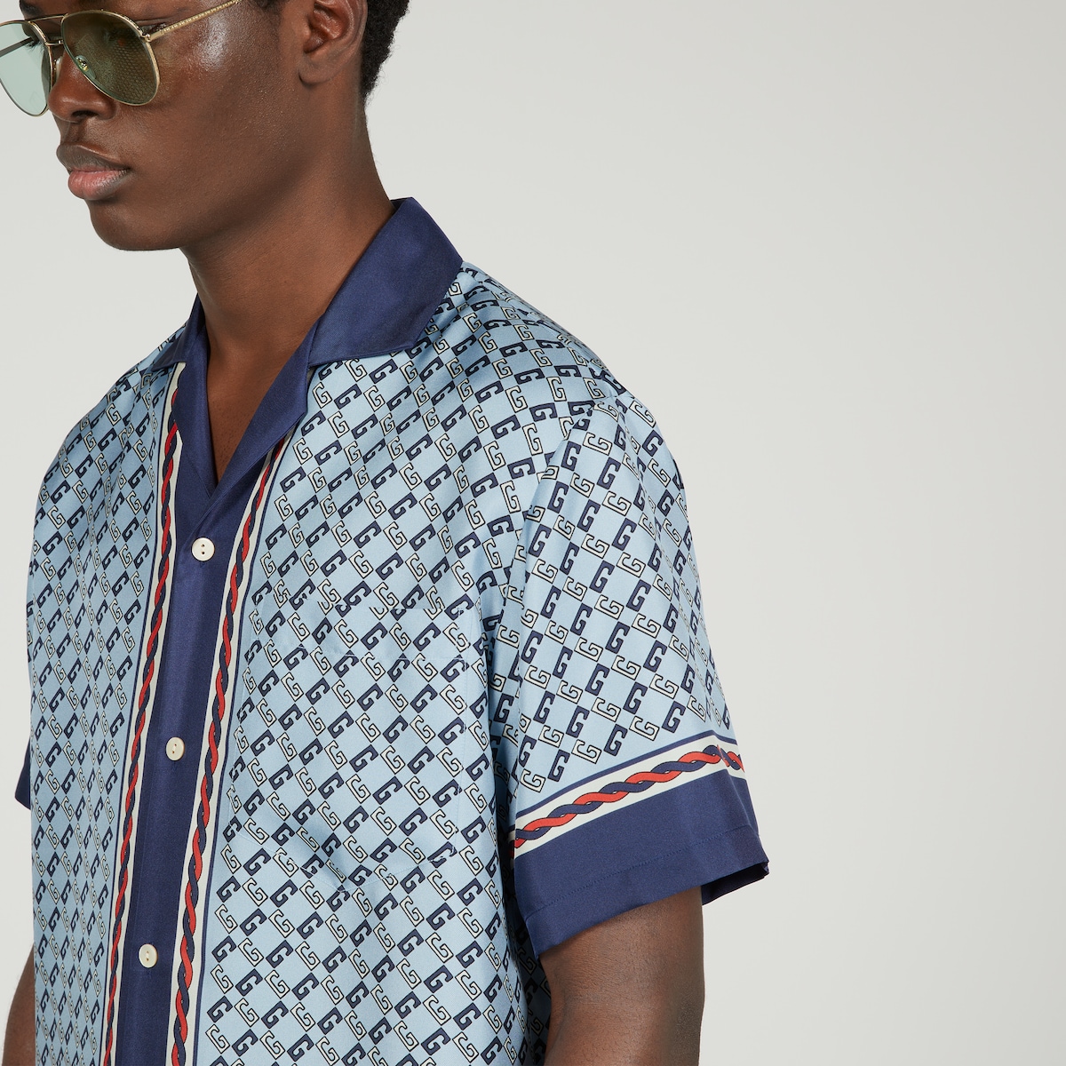 Chemise En Soie Imprim G G om trique En Bleu Clair GUCCI FR chemise-en-soie-imprim-g-g-om-trique-en-bleu-clair-gucci-fr