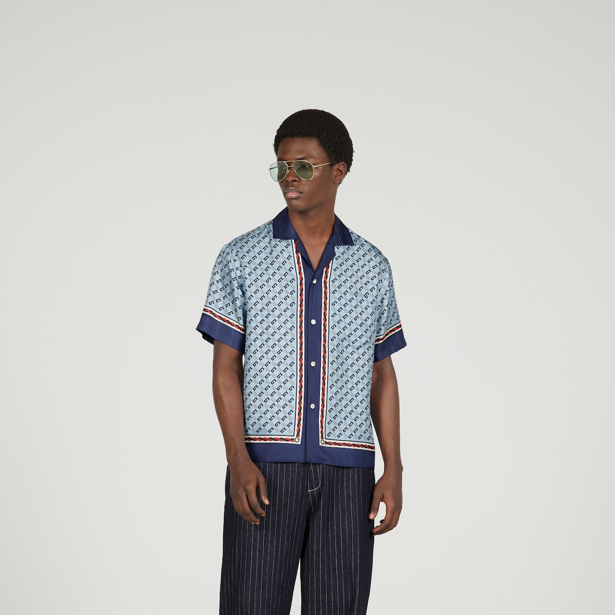 Chemise En Soie Imprim G G om trique En Bleu Clair GUCCI FR chemise-en-soie-imprim-g-g-om-trique-en-bleu-clair-gucci-fr