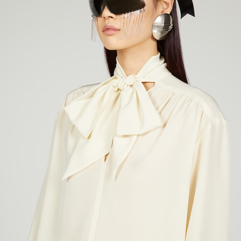 Crêpe satin shirt with neck tie Detail 3