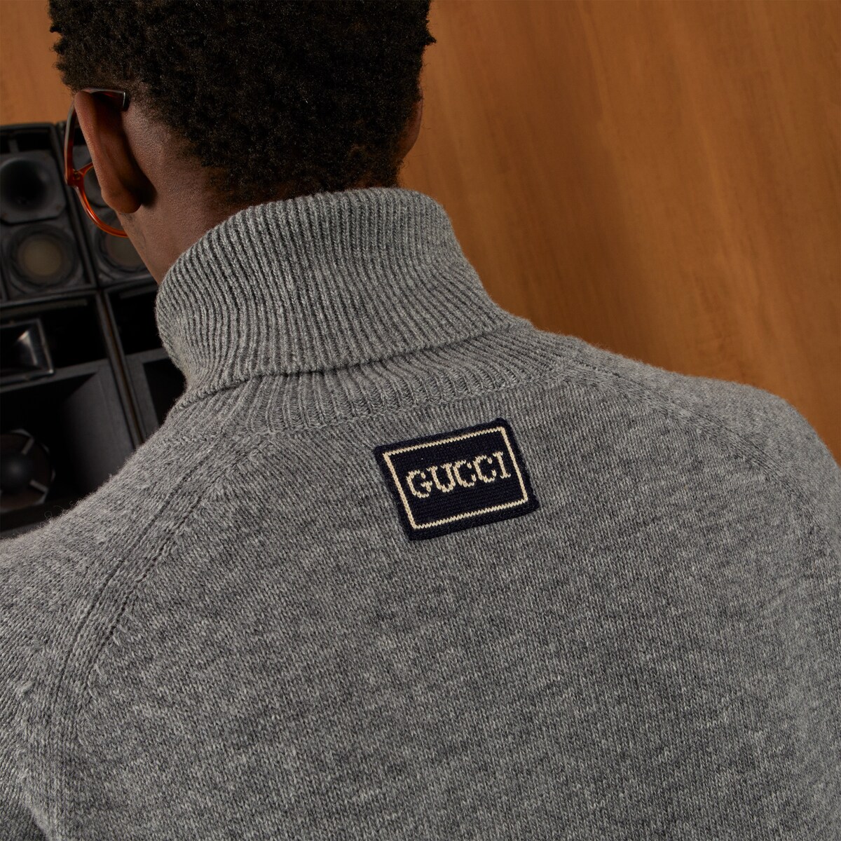 그레이 구찌 패치 울 스웨터 구찌® 코리아