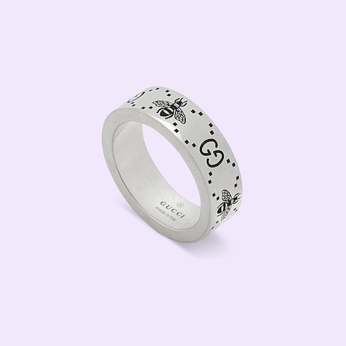 GG and bee engraved ring Detail 2