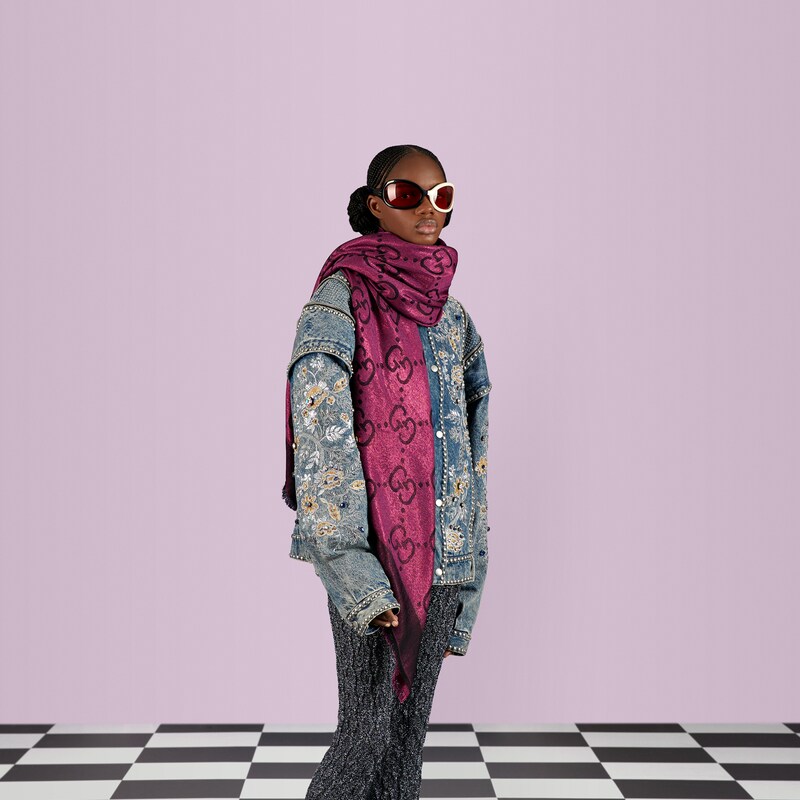 GG lamé jacquard shawl in magenta and black | GUCCI® GR