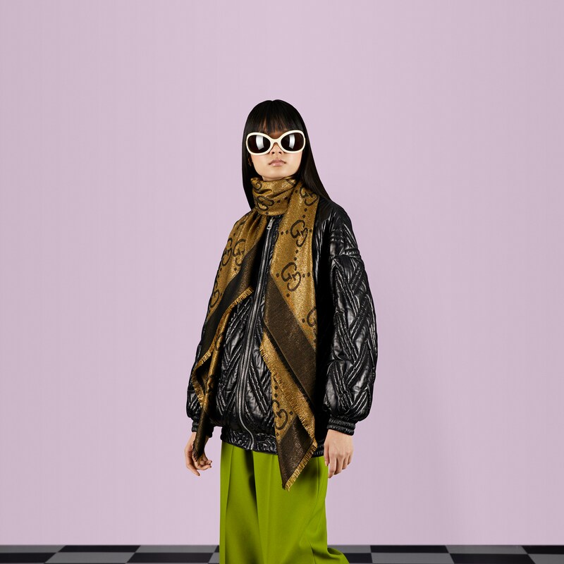 GG lamé jacquard shawl in gold and black | GUCCI® NO