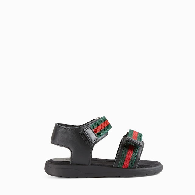 Sandale aus Leder mit Gucci Webstreifen