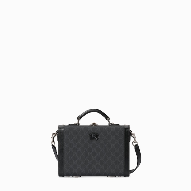 Medium rigid beauty case