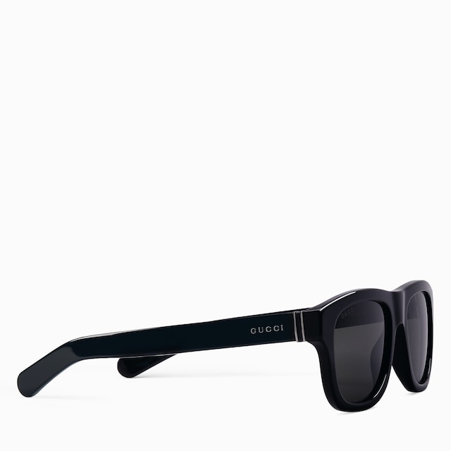 Oval frame sunglasses
