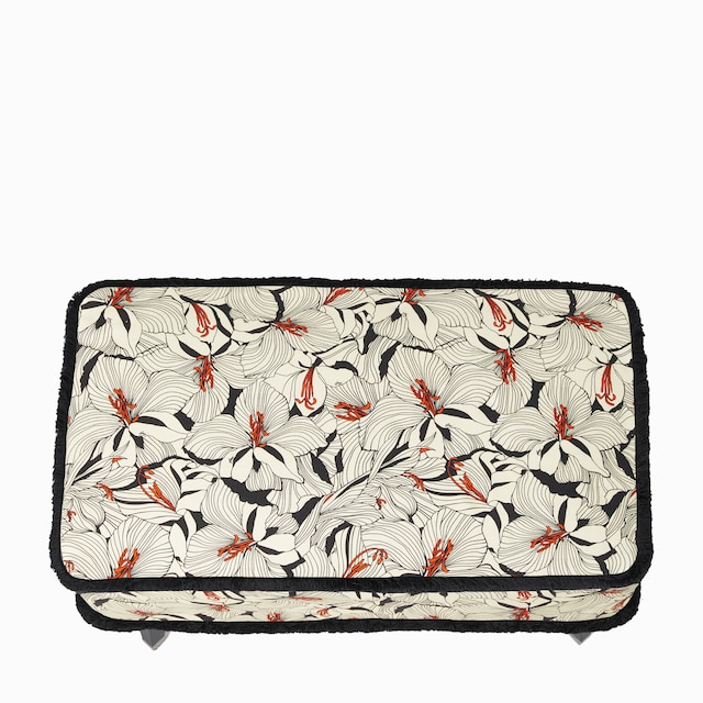 كرسي بلا ظهر من القماش بطبعة أزهار الزنبق