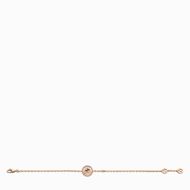 سوار Gucci Interlocking مرصع بالألماس عيار 18 قيراطاً