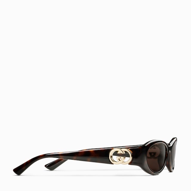 Gafas de sol con marco ovalado