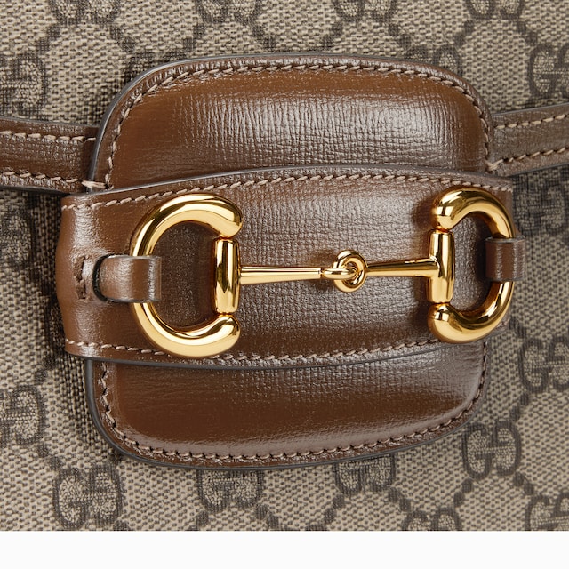 حقيبة الكتف Gucci Horsebit 1955 متوسطة الحجم