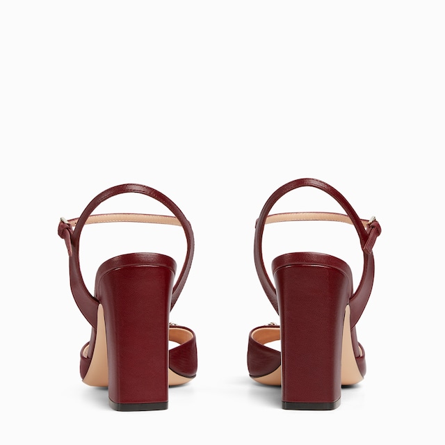 Sandalia con Horsebit para mujer