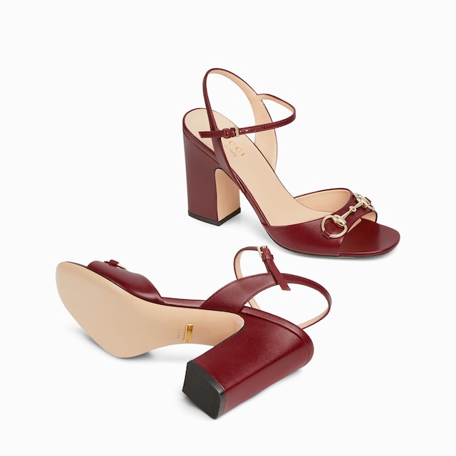 Sandalia con Horsebit para mujer