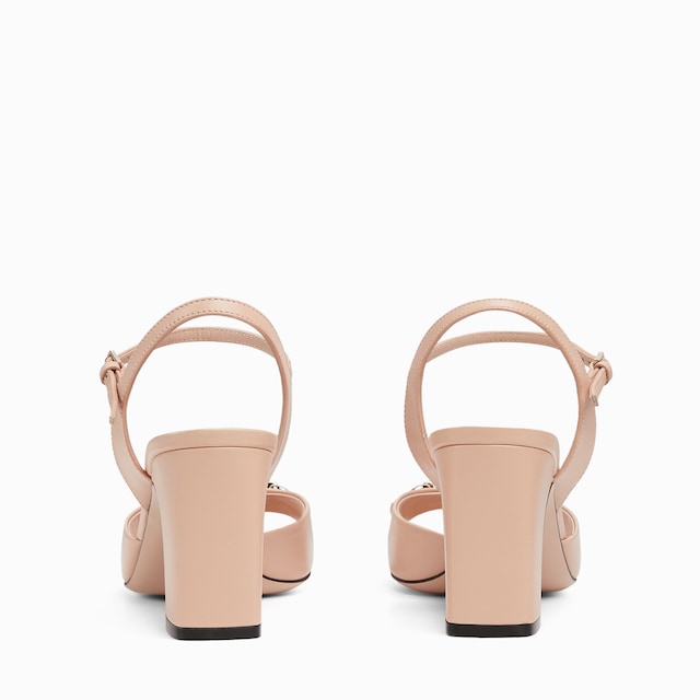 Sandalia con Horsebit para mujer
