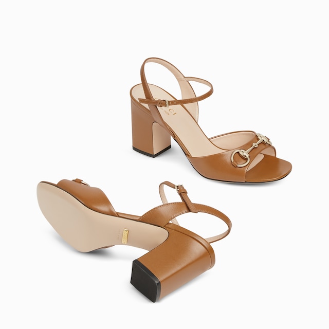 Sandalia con Horsebit para mujer