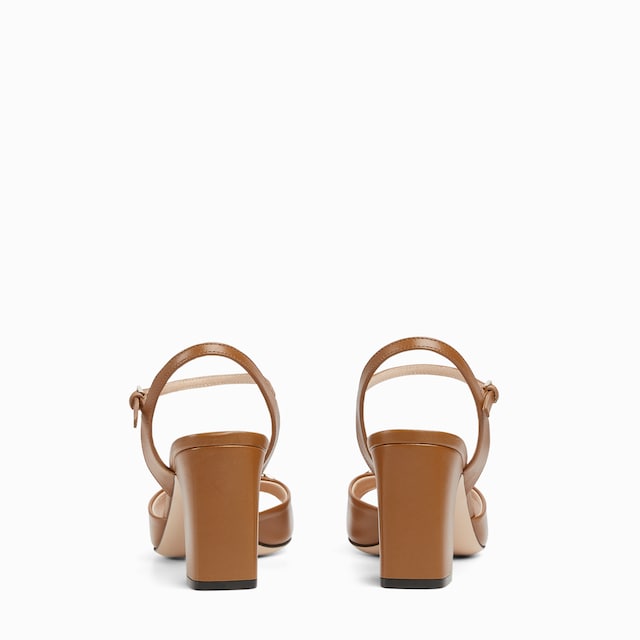 Sandalia con Horsebit para mujer