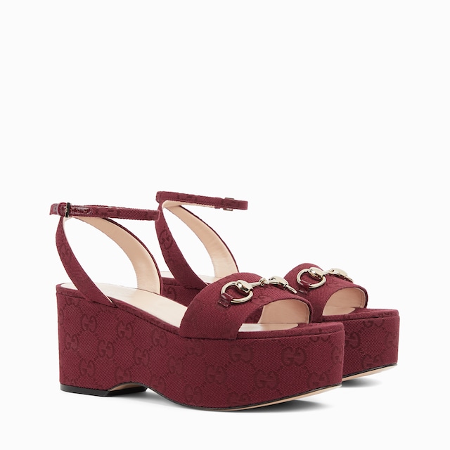 Sandalia plataforma plana Horsebit para mujer