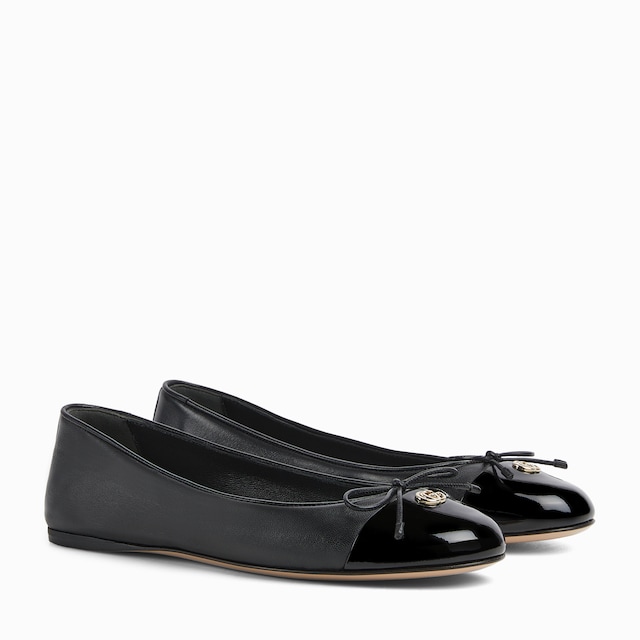 GUCCI ブラック フラットシューズ グッチ レディースシューズ/靴 | GUCCI® JP