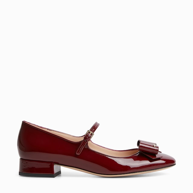 Women's ballet flat with bow