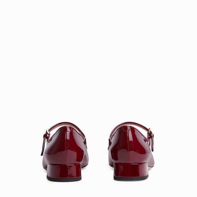 Women's ballet flat with bow
